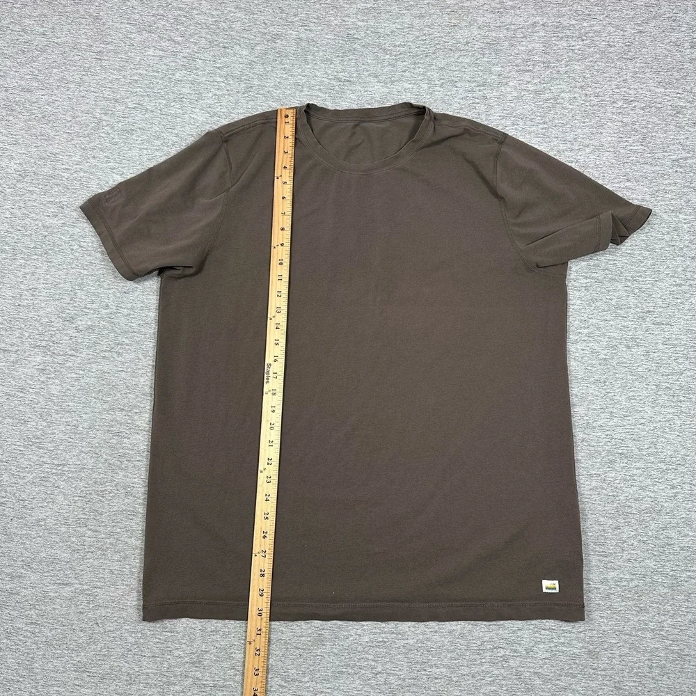 Vuori T-Shirt Mens XXL Beige Taupe Tuvalu Tee Pima Blend Stretch Active STAINS - Picture 5 of 8